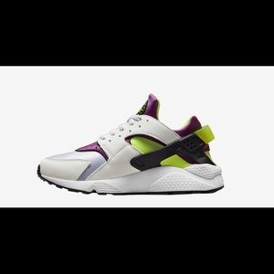 Used Nike Air Huarache - Men's
Color: White/Neon Yellow/Magenta
Size: 10.5